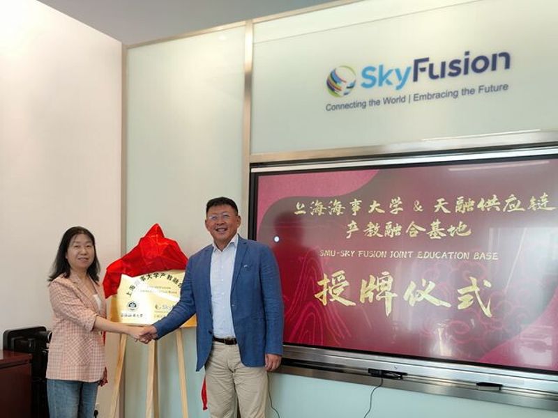 沙梅院长向企业授予免费成人电影
产教融合基地铭牌